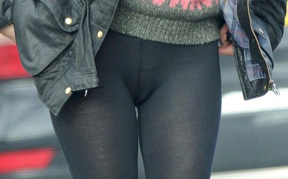 Woah Kelly Brook was certainly stopping traffic by wearing tights out in