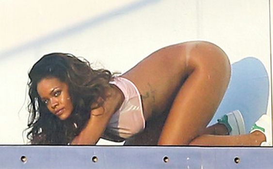 Rihanna No Panties 26