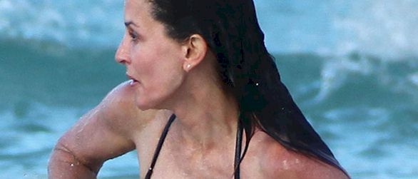Another nip slip for you guys today Courteney Cox slipped a nip while going