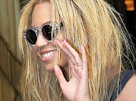 Beyonce side boob