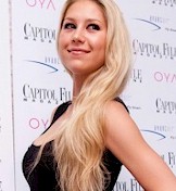 Anna Kournikova is curvy