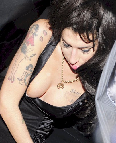 Amy Winehouse nip slip