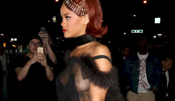 Rihanna Nipslip