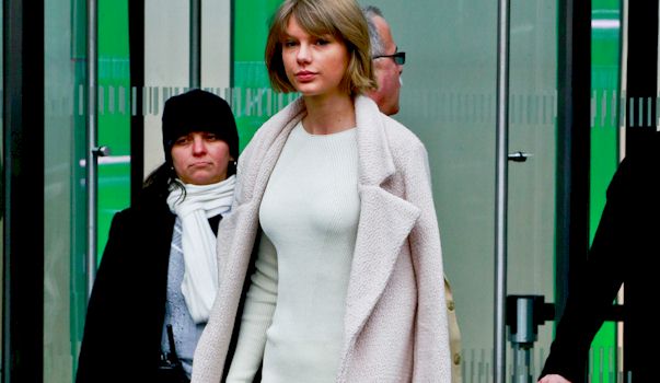 Swift nipple taylor Taylor Swift