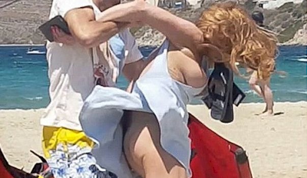 Lohan Topless Beach Sex - Lindsay Lohan Sideboob Fight at the Beach! - The Nip Slip