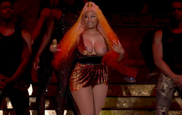 Tits Concerts - Nicki Minaj Wardrobe Malfunction at the Made In America ...