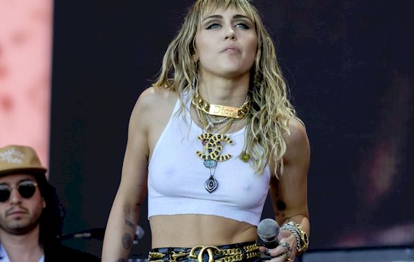 Porn Ashley Tisdale Miley Cyrus - Miley Cyrus Pokies and See Through at Glastonbury Festival ...