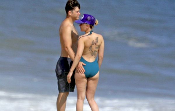 Nip scarlett slip johansson Celebrity Bikini