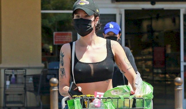 Halsey Amazing Pokies at the Grocery Store 
