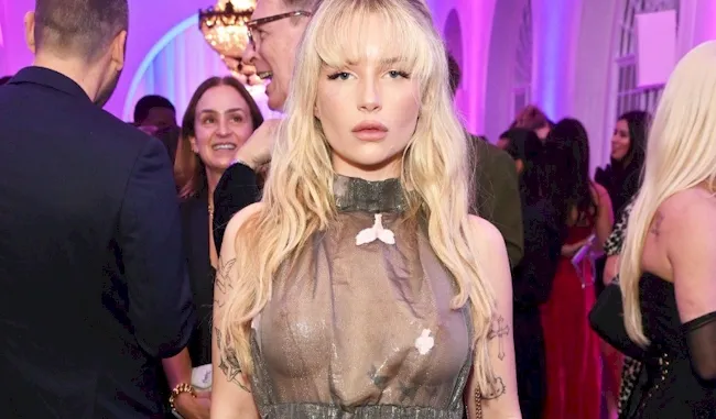 Lottie Moss see through to boobs