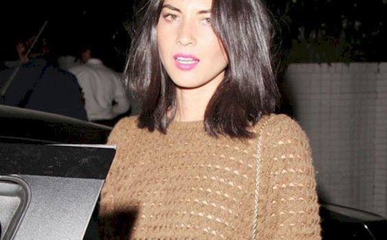 Olivia Munn decided not to wear a bra under her top and I think thats great...