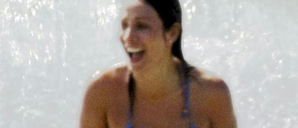 Natalie Imbruglia nip slip