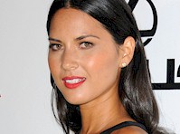 Olivia Munn sideboob