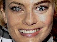 Margot Robbie and Jaime Pressly