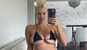 Lindsey Pelas