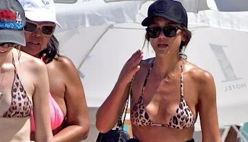 Jessica Alba walking at the beach in a bikini