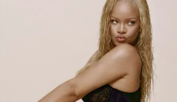 Rihanna making a kiss face