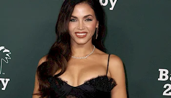 Close up of Jenna Dewan with a big smile on her face