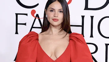 Frontal close up of Eiza Gonzales on the red carpet