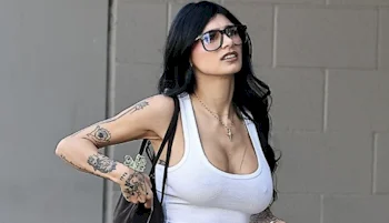 Mia Khalifa Nipple Pokies in a Tank Top!