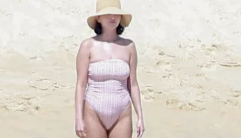 Selena Gomez in a Swimsuit at the Beach!