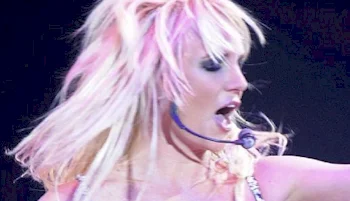 Woman singing with microphone and is in a dynamic pose