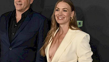 Yvonne Strahovski Cleavage at G’Day USA Arts Gala!