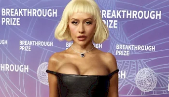 Christina Aguilera Cleavage At The 12th Breakthrough Prize Ceremony!