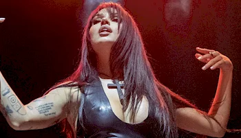 Maggie Lindemann Pokies In A Rubber Dress!