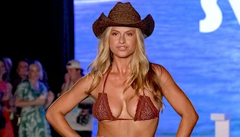 Xandra Pohl Walks The Sports Illustrated Swimsuit Runway Show!