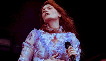 Florence Welch Performs In See Through Dress At ‘Leeds Festival 2026’!