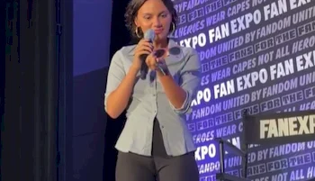 Dafne Keen Camel Toe At ‘FanExpo’ Boston!
