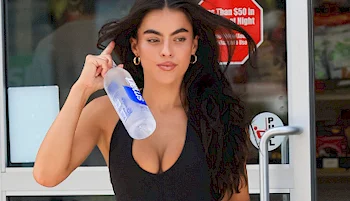 Sarah Jane Nader Snack Run With Areola Slip!