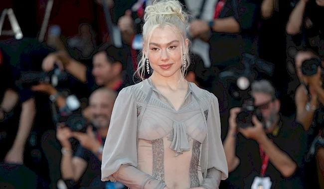 Phoebe Bridgers In See Through Dress At ‘Primetime’ Screening In Venice!