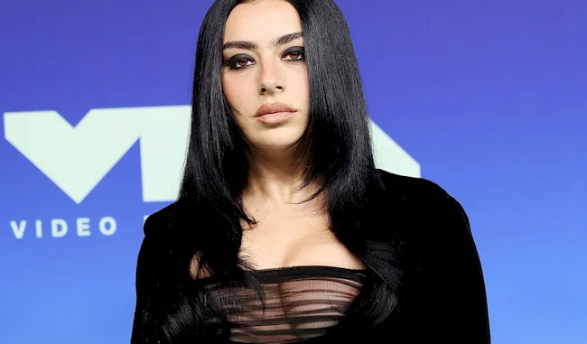 Charli XCX Nip Slip At The ‘2026 MTV Video Music Awards’!