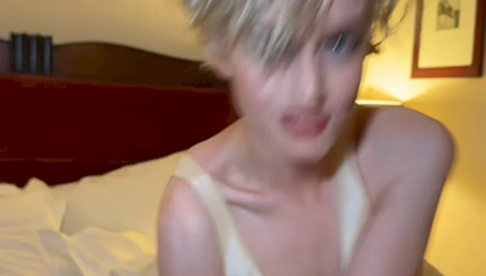 Julia Garner Tit Slip!